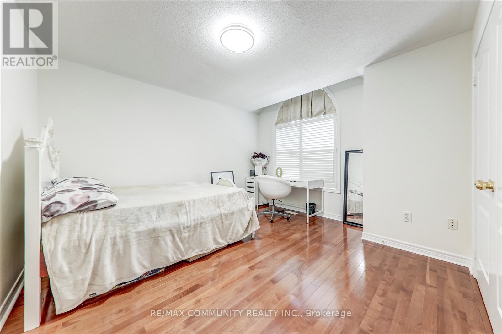 Photo 33 of 138 West Lawn Crescent, Whitchurchstouffville ON