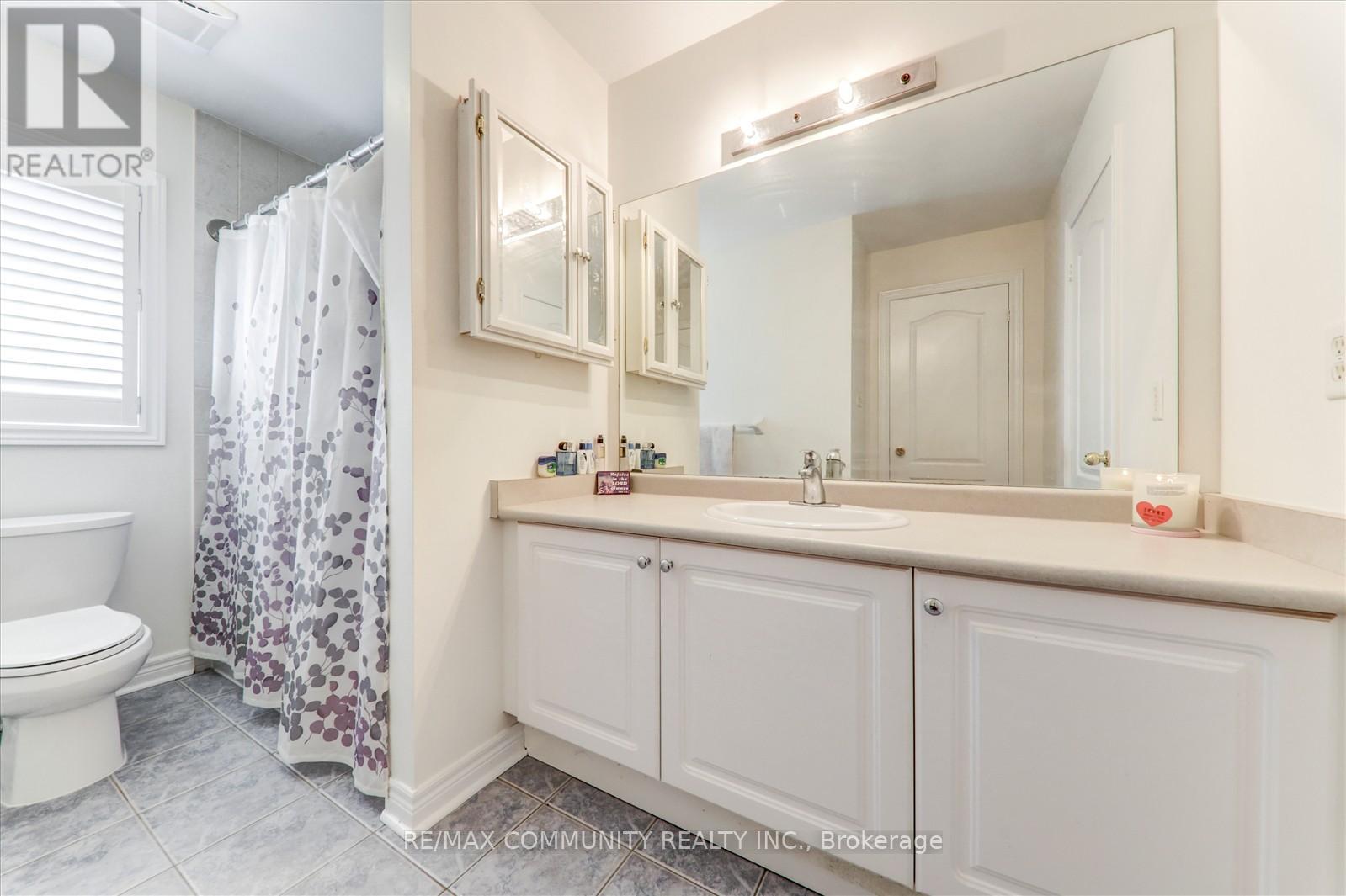 Photo 20 of 138 West Lawn Crescent, Whitchurchstouffville ON