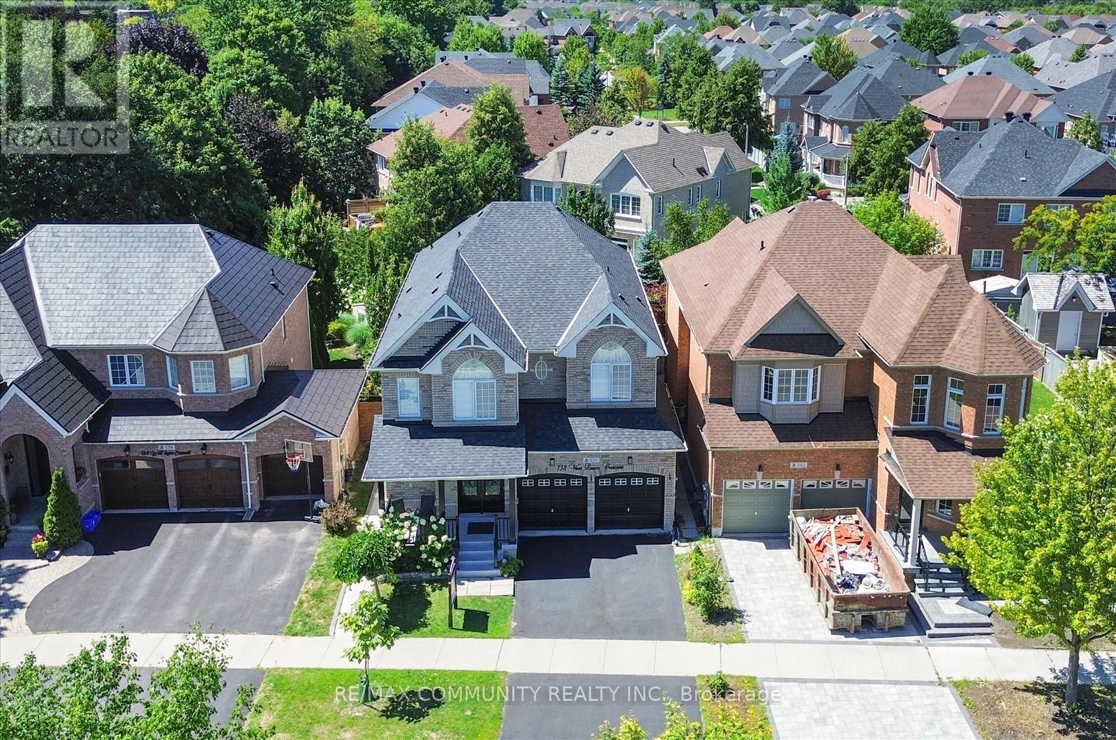 Photo 18 of 138 West Lawn Crescent, Whitchurchstouffville ON