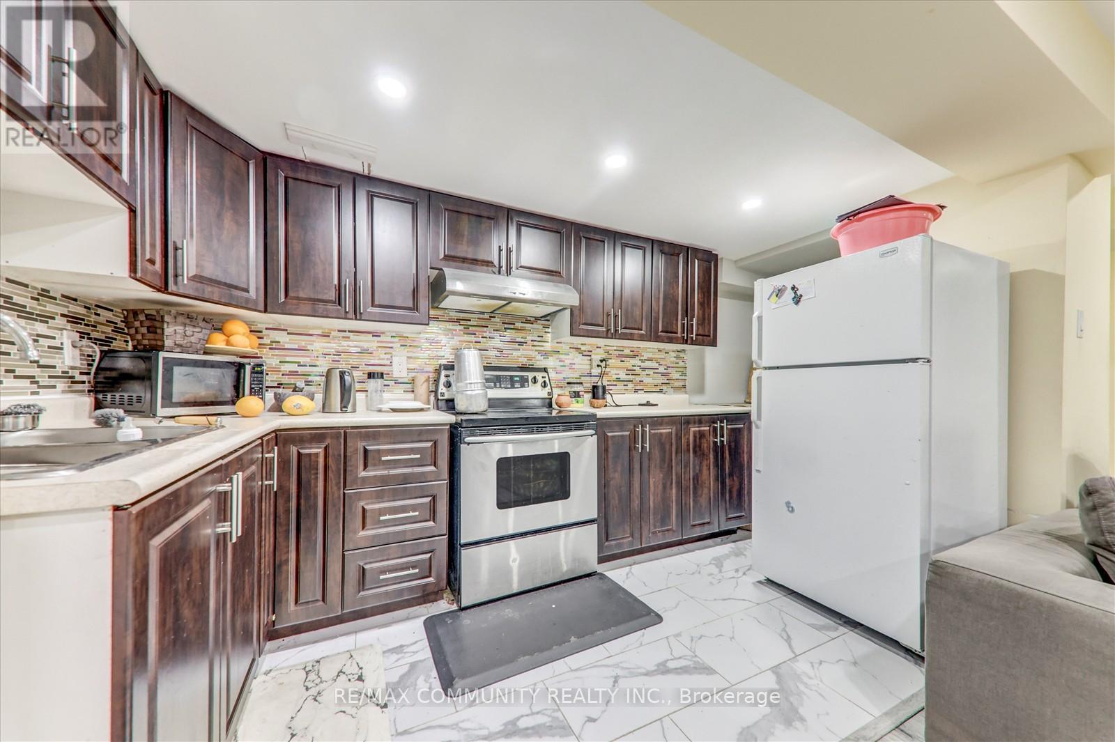 Photo 34 of 138 West Lawn Crescent, Whitchurchstouffville ON