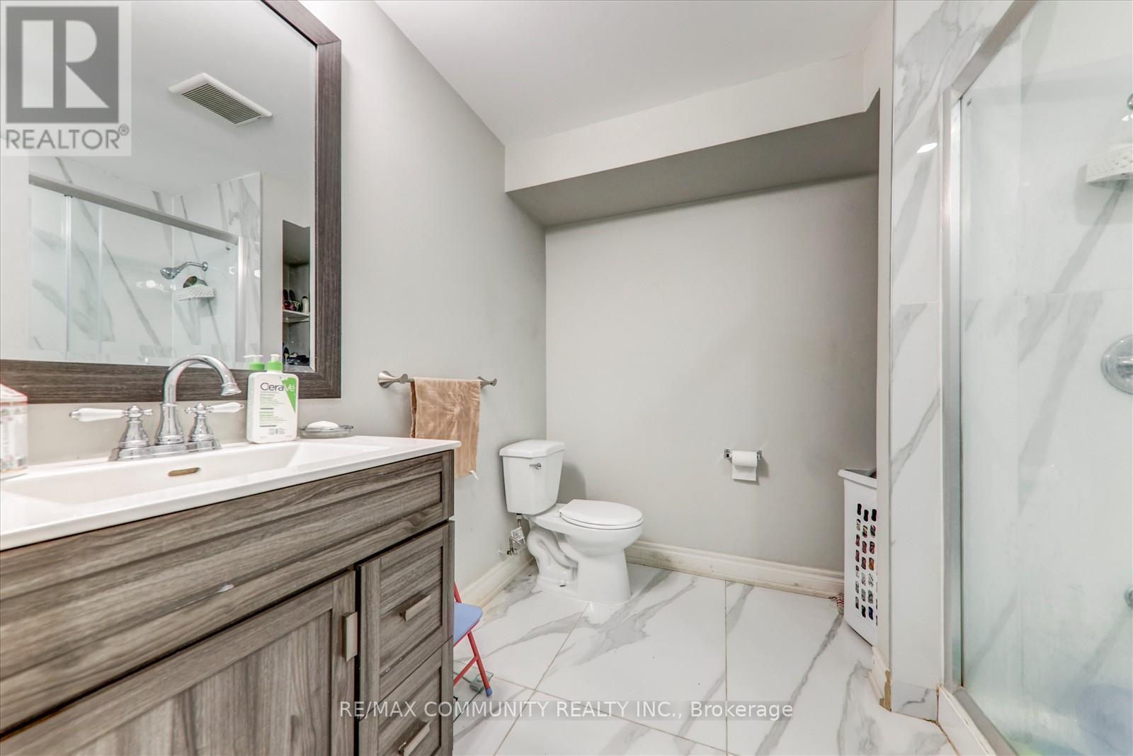 Photo 26 of 138 West Lawn Crescent, Whitchurchstouffville ON