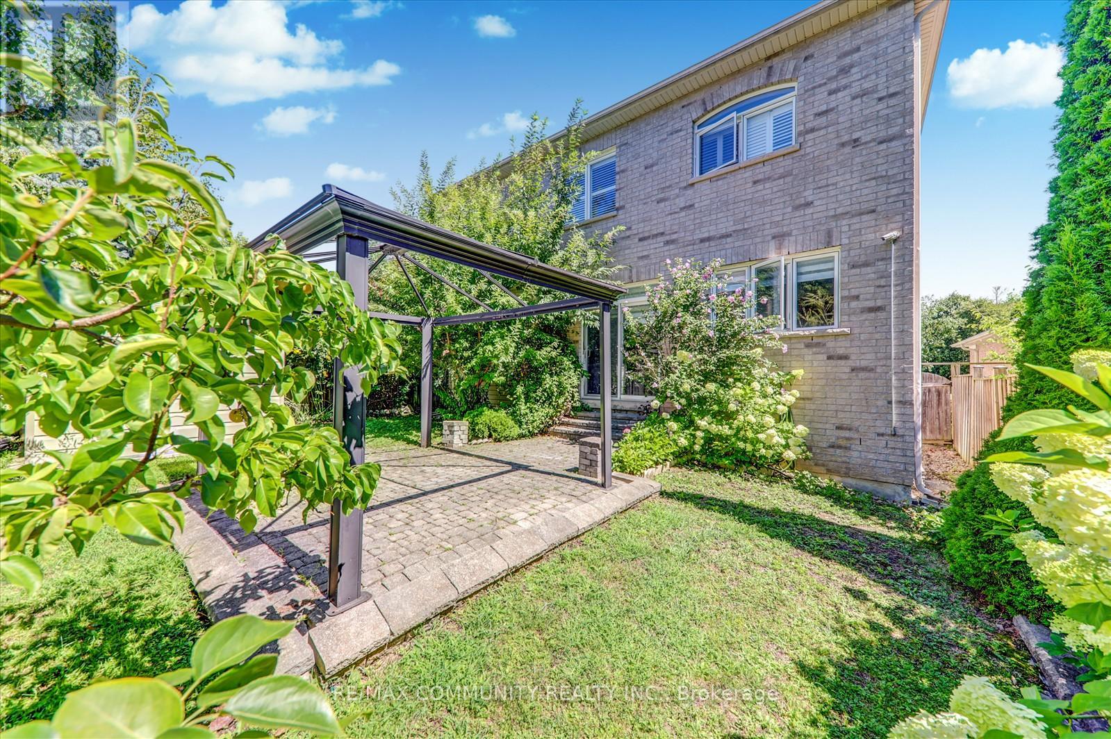 Photo 44 of 138 West Lawn Crescent, Whitchurchstouffville ON