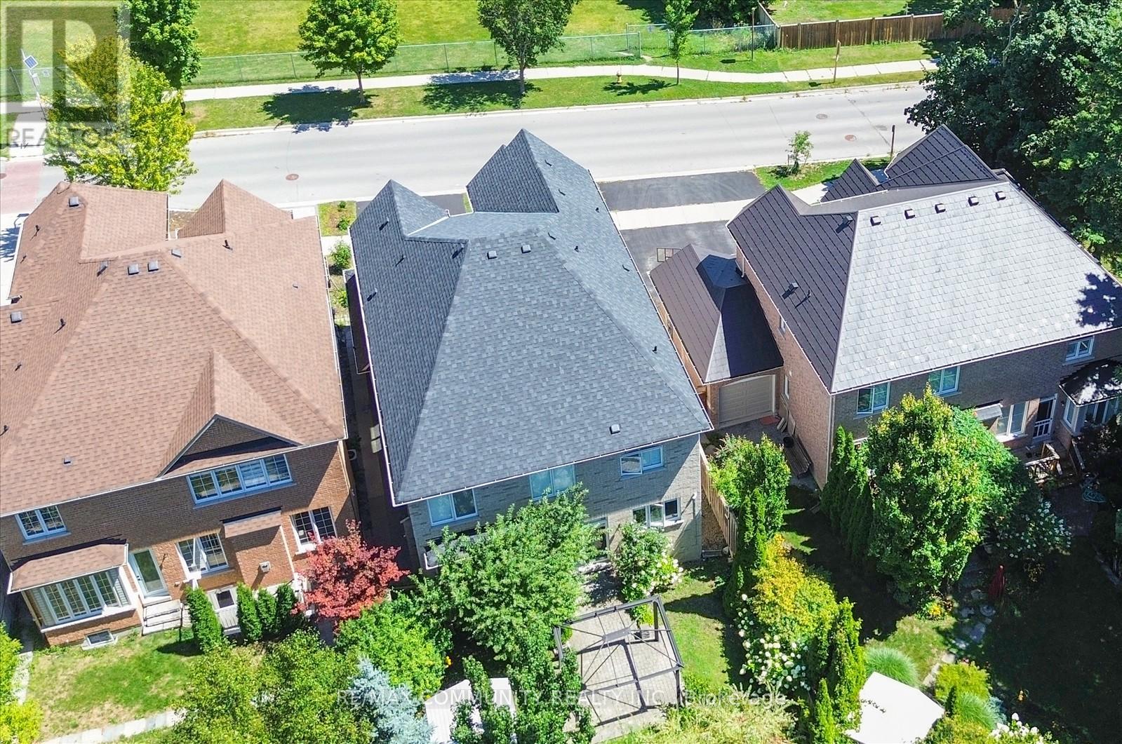 Photo 12 of 138 West Lawn Crescent, Whitchurchstouffville ON