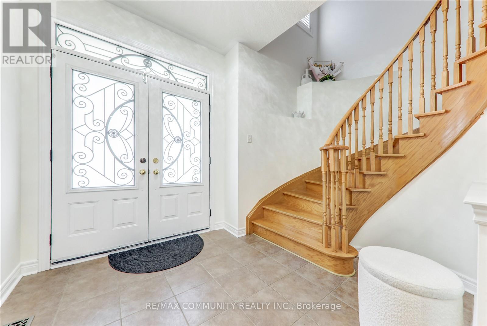 Photo 30 of 138 West Lawn Crescent, Whitchurchstouffville ON