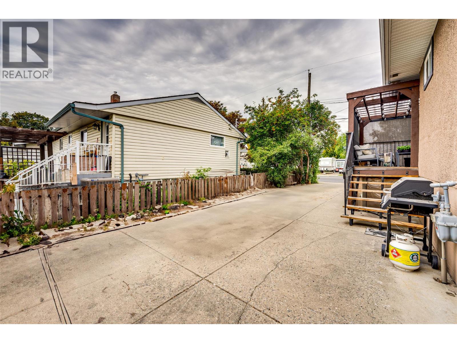 Photo 5 of 2302 42 Avenue, Vernon BC