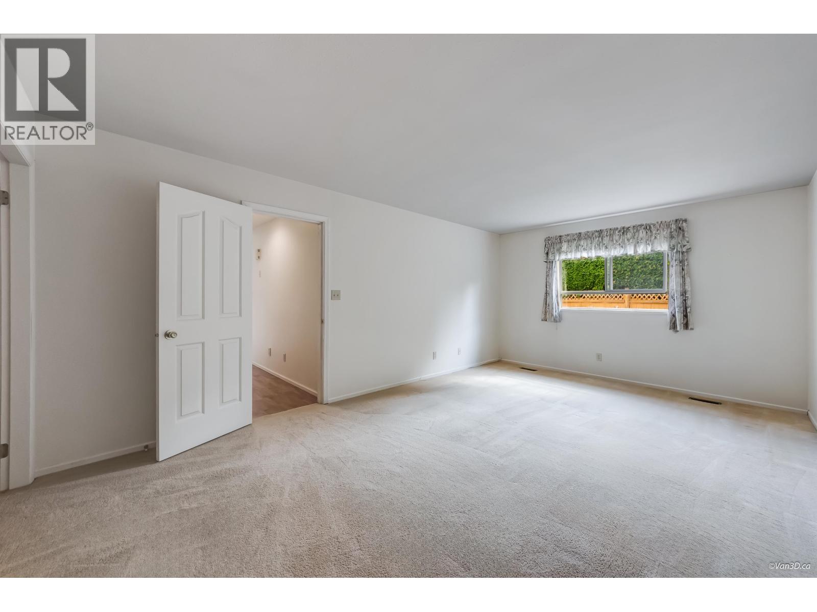Photo 20 of 5019 Linden Drive, Delta BC