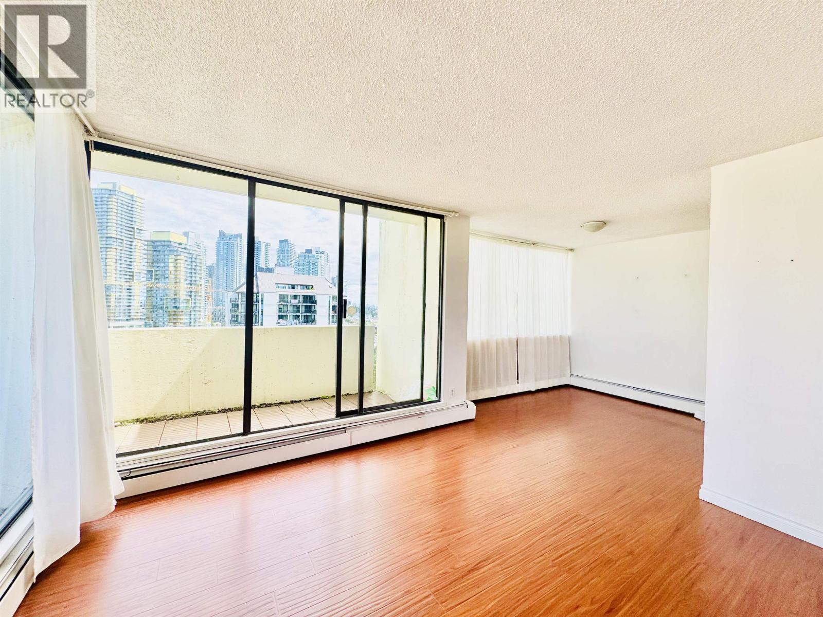 Photo 5 of 1704 4105 Maywood Street, Burnaby BC