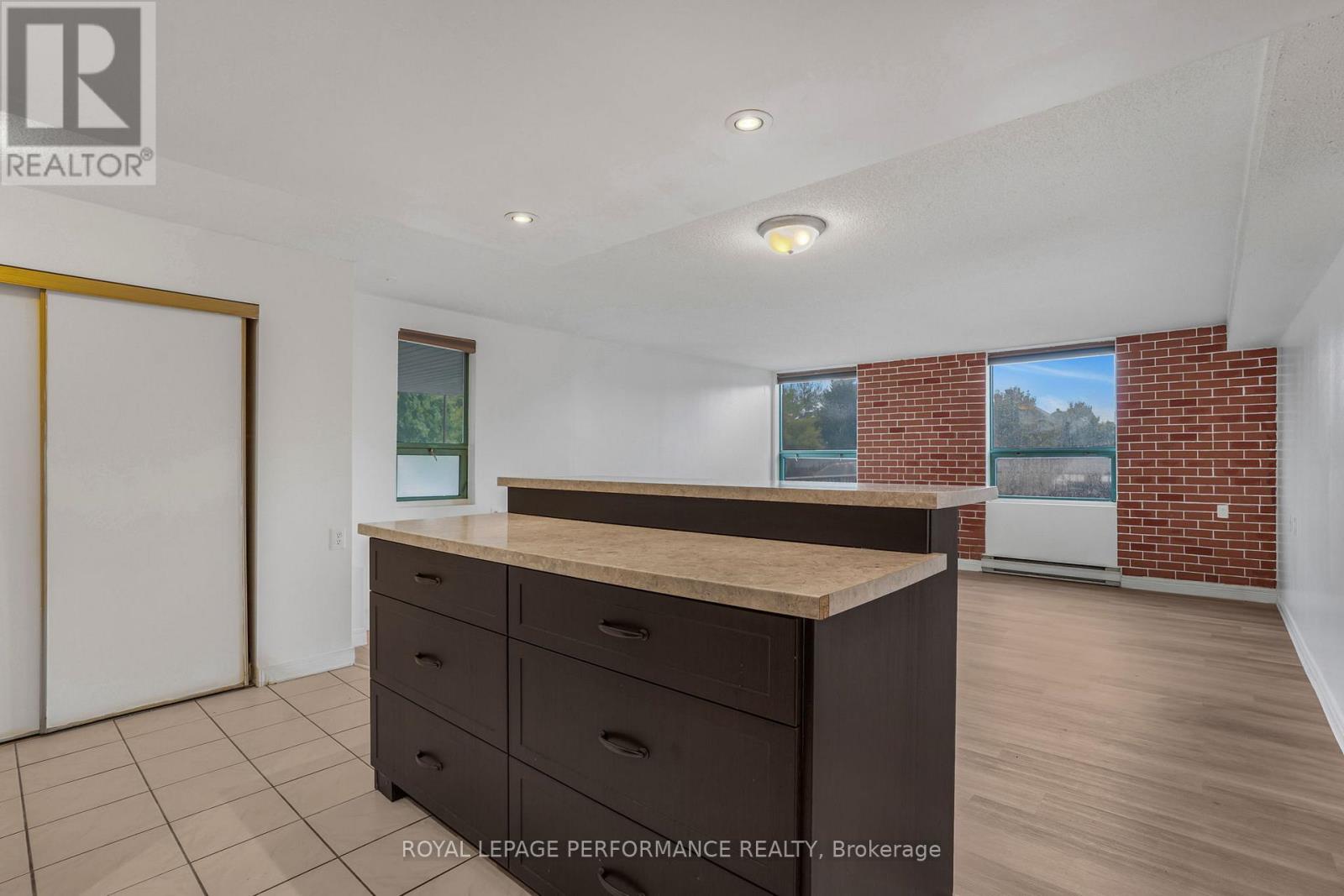 Photo 8 of 104 1440 Heron Road, Ottawa ON