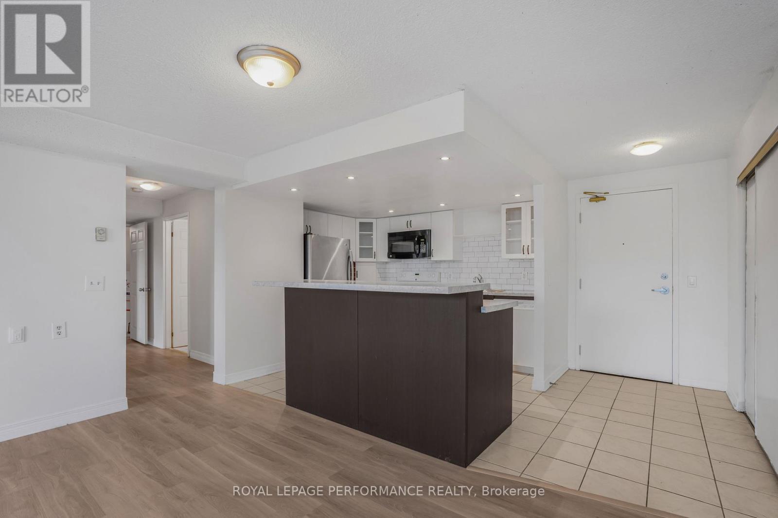 Photo 12 of 104 1440 Heron Road, Ottawa ON