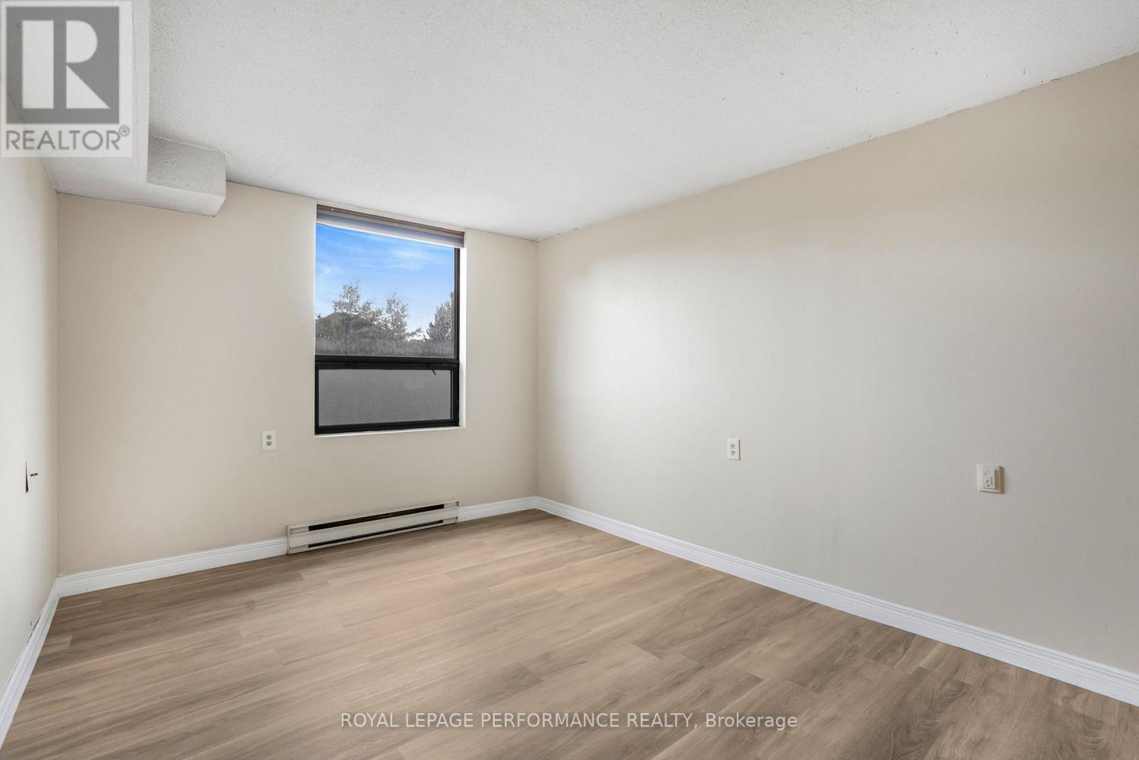 Photo 13 of 104 1440 Heron Road, Ottawa ON