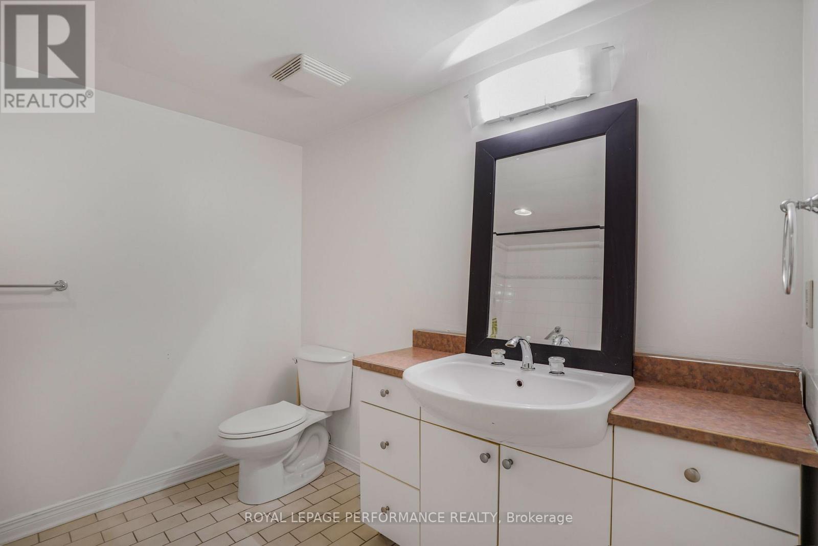 Photo 14 of 104 1440 Heron Road, Ottawa ON