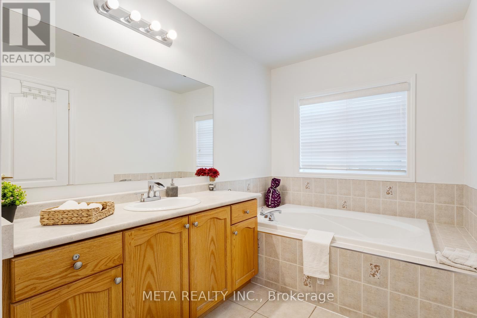 Photo 9 of 45 Trailview Lane, Caledon ON
