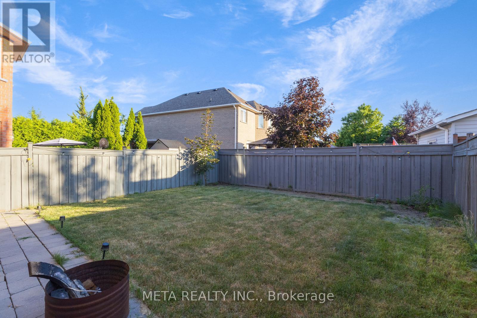 Photo 4 of 45 Trailview Lane, Caledon ON