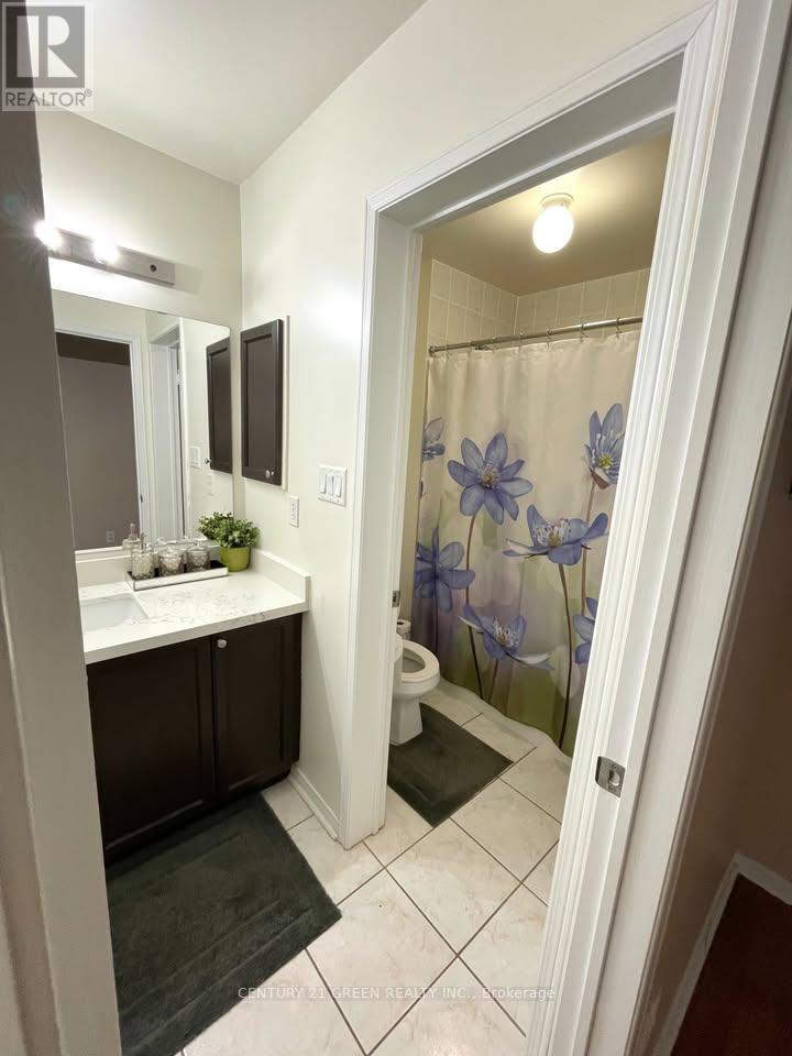 Photo 7 of 39 Crannyfield Drive, Brampton ON