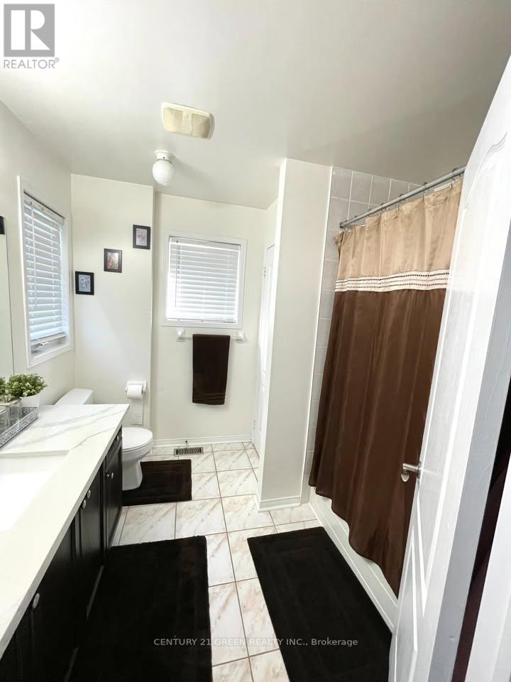 Photo 17 of 39 Crannyfield Drive, Brampton ON