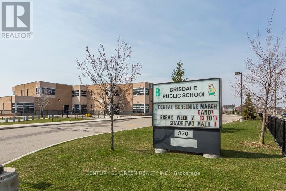 Photo 3 of 39 Crannyfield Drive, Brampton ON