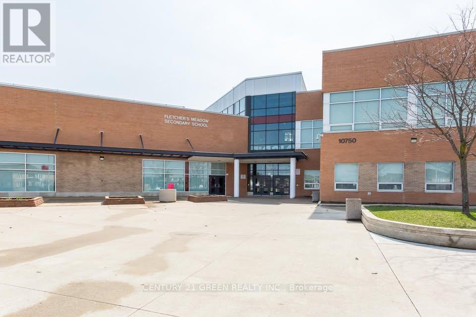 Photo 22 of 39 Crannyfield Drive, Brampton ON