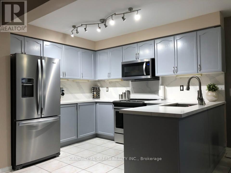 Photo 6 of 39 Crannyfield Drive, Brampton ON