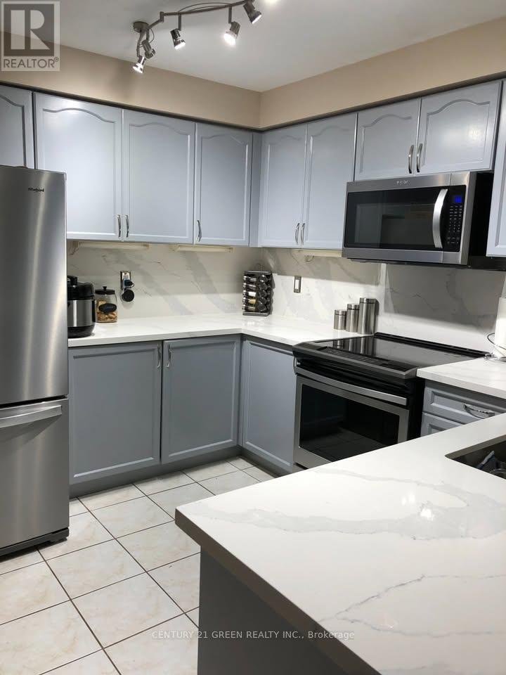Photo 26 of 39 Crannyfield Drive, Brampton ON