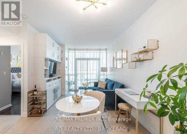 Photo 3 of 411 3391 Bloor Street W, Toronto ON