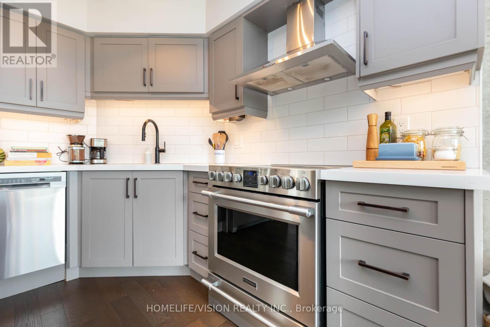 Photo 12 of 704 250 Manitoba Street, Toronto ON