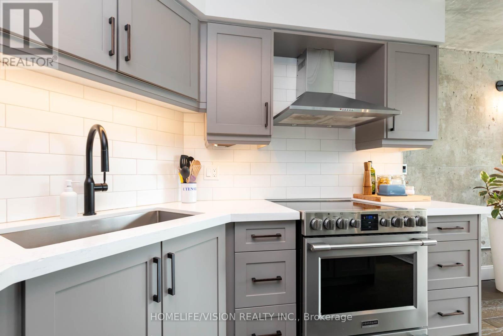 Photo 16 of 704 250 Manitoba Street, Toronto ON