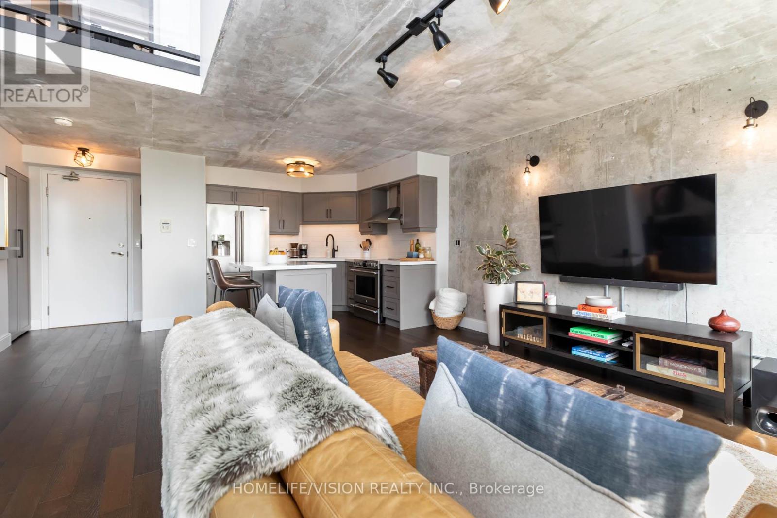 Photo 7 of 704 250 Manitoba Street, Toronto ON
