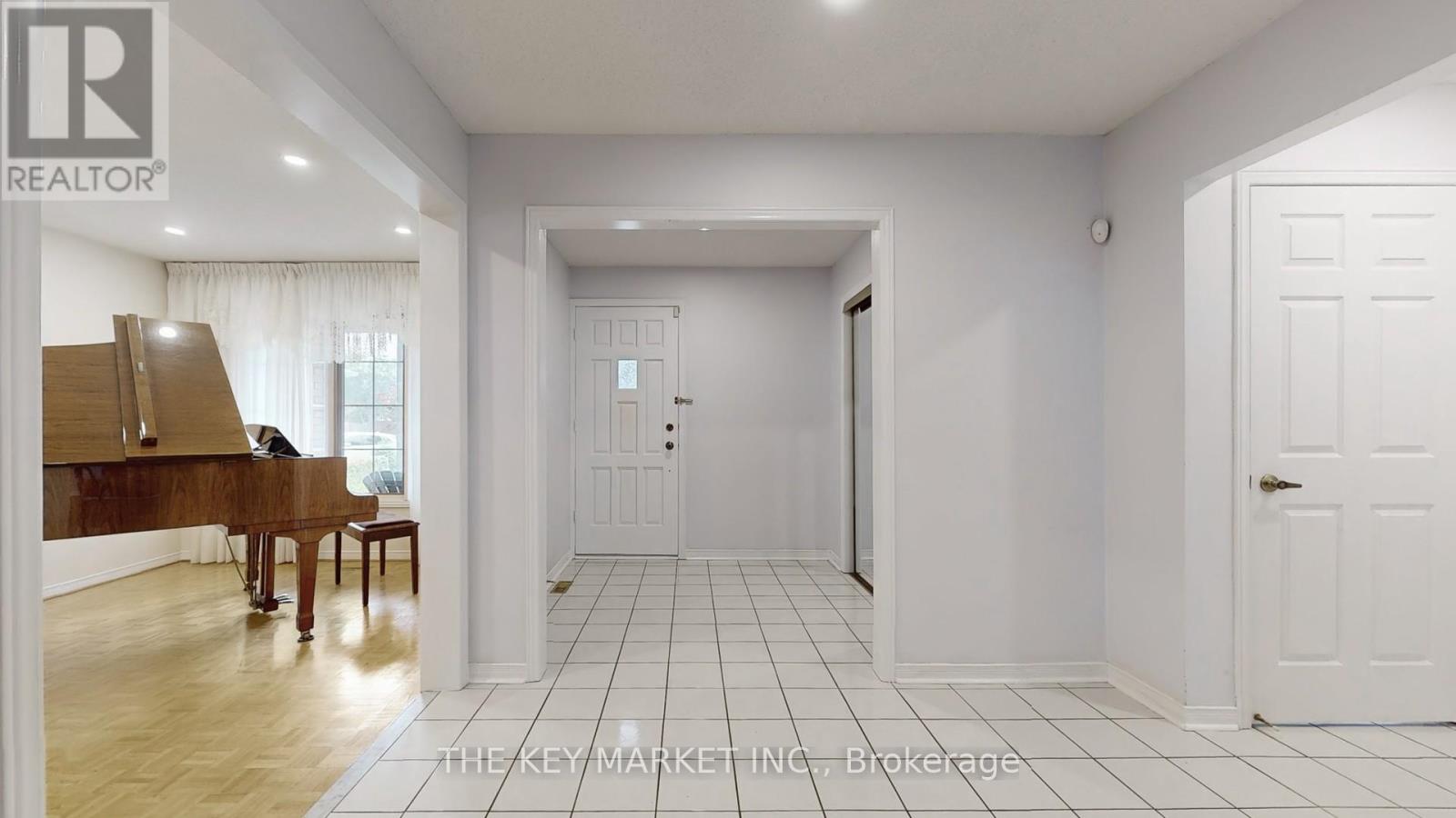 Photo 8 of 4561 Gladebrook Crescent, Mississauga ON