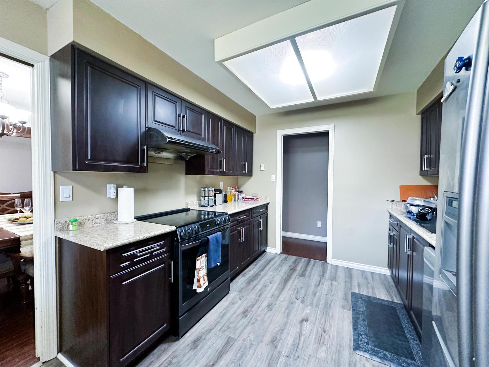 Photo 4 of 15324 22 Avenue, Surrey BC