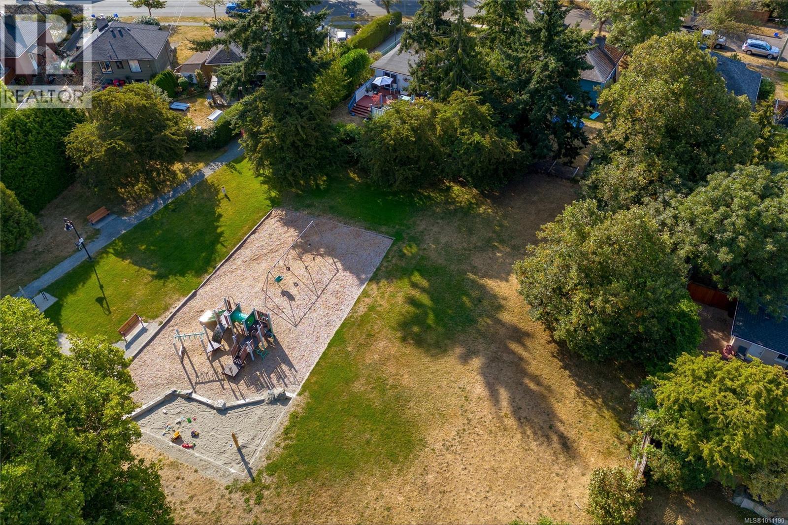 Photo 42 of 3159 Alder St, Victoria BC