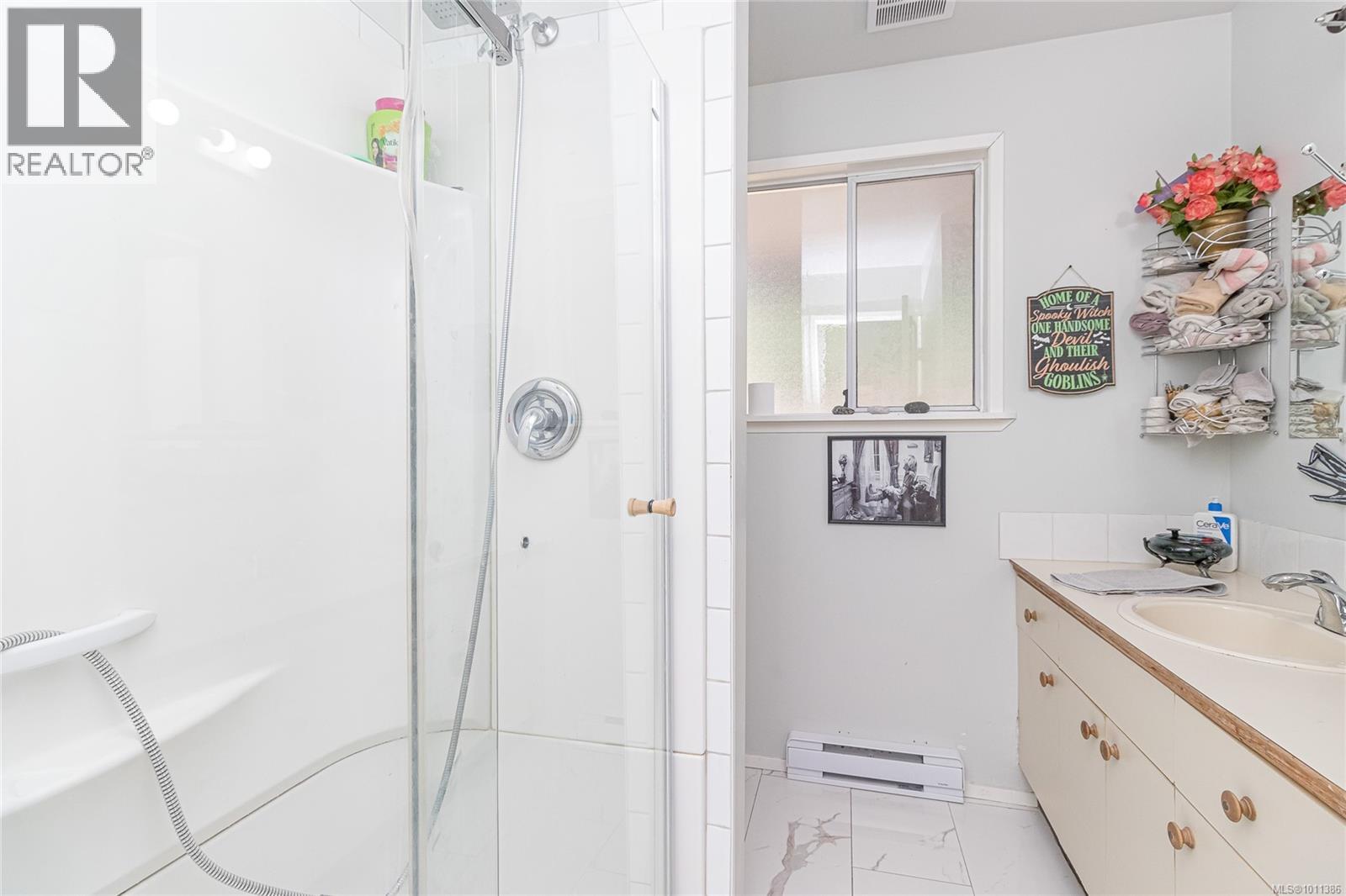 Photo 6 of 9975 Victoria Rd, Chemainus BC