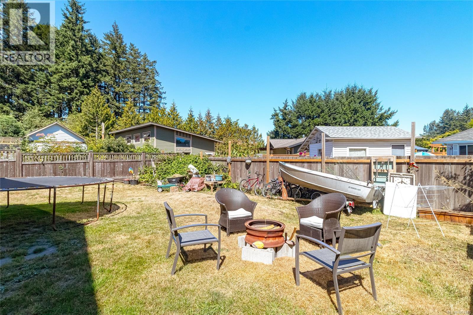 Photo 37 of 9975 Victoria Rd, Chemainus BC