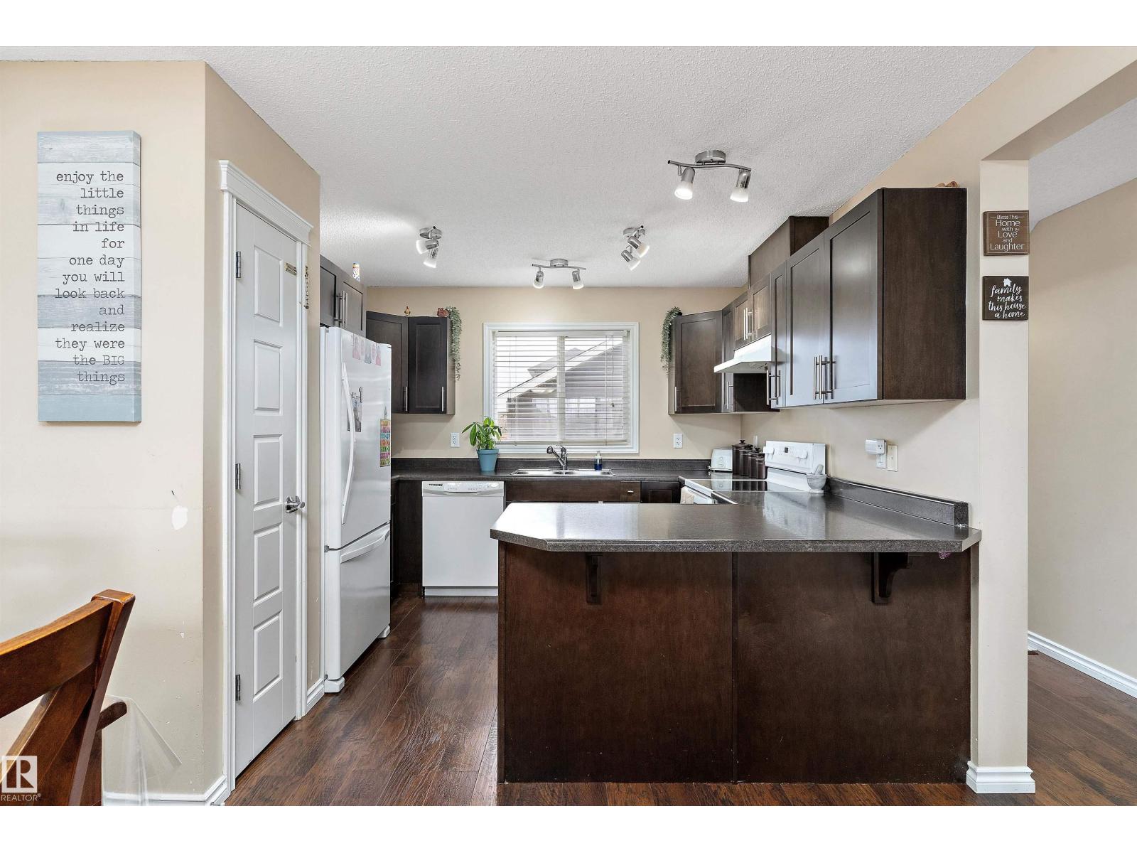 Photo 10 of 1107 36 Av Nw, Edmonton AB