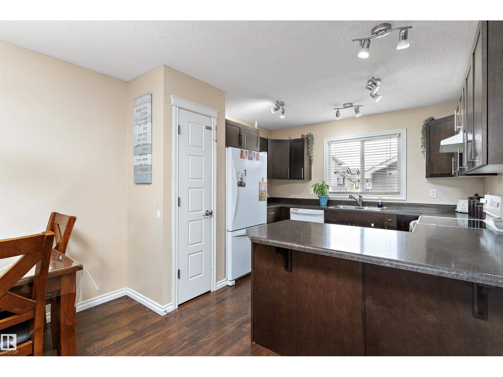 Photo 11 of 1107 36 Av Nw, Edmonton AB