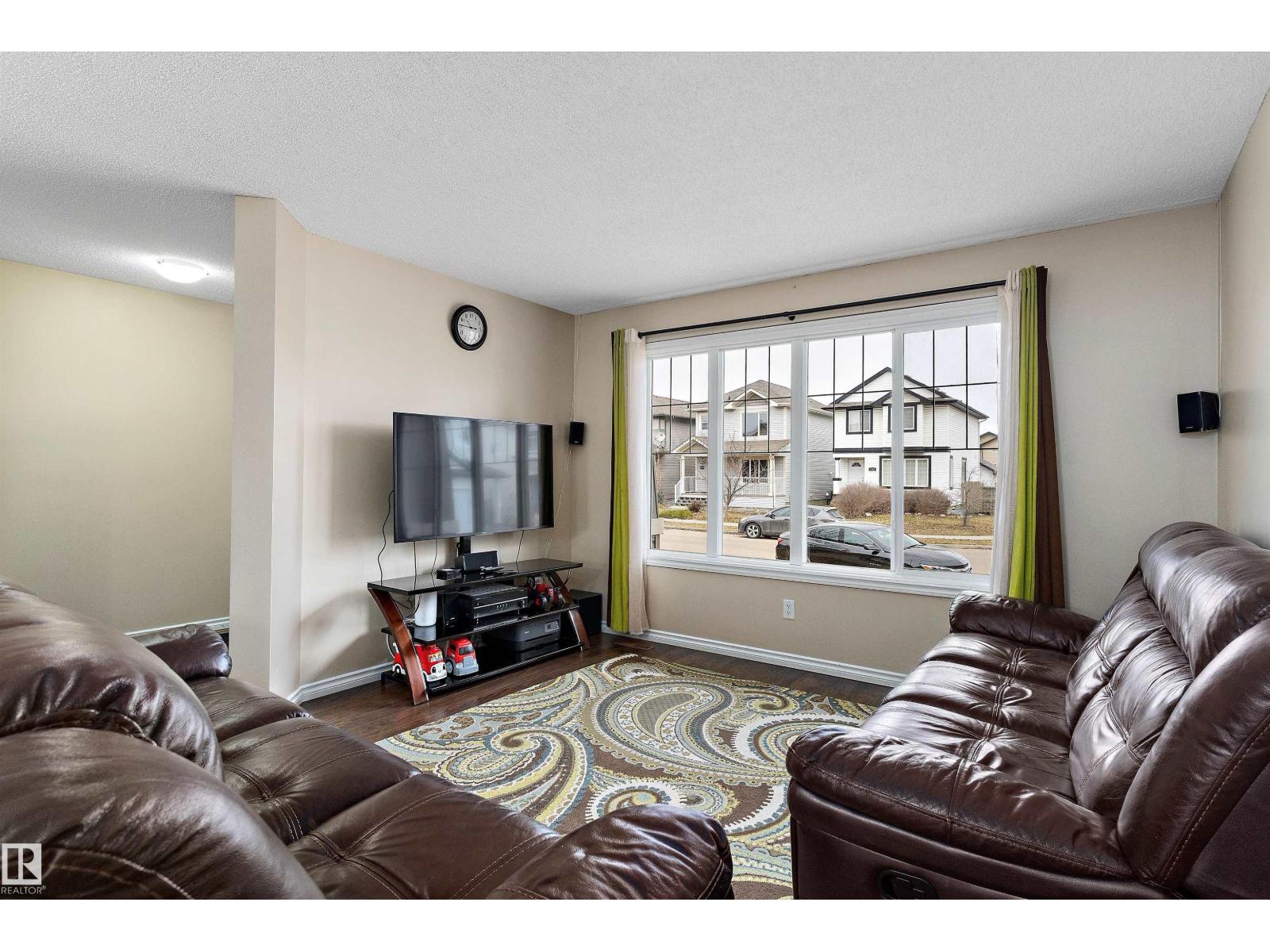 Photo 5 of 1107 36 Av Nw, Edmonton AB
