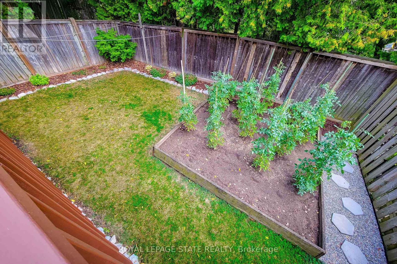 Photo 2 of 9 78 Peachwood Crescent, Hamilton ON