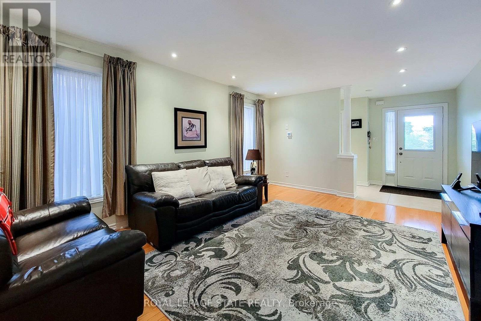 Photo 10 of 9 78 Peachwood Crescent, Hamilton ON
