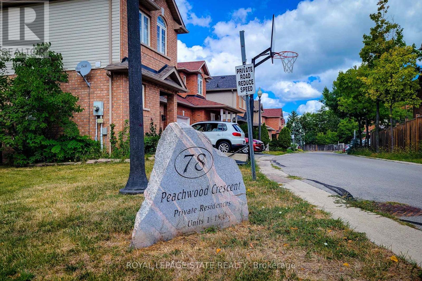 Photo 5 of 9 78 Peachwood Crescent, Hamilton ON