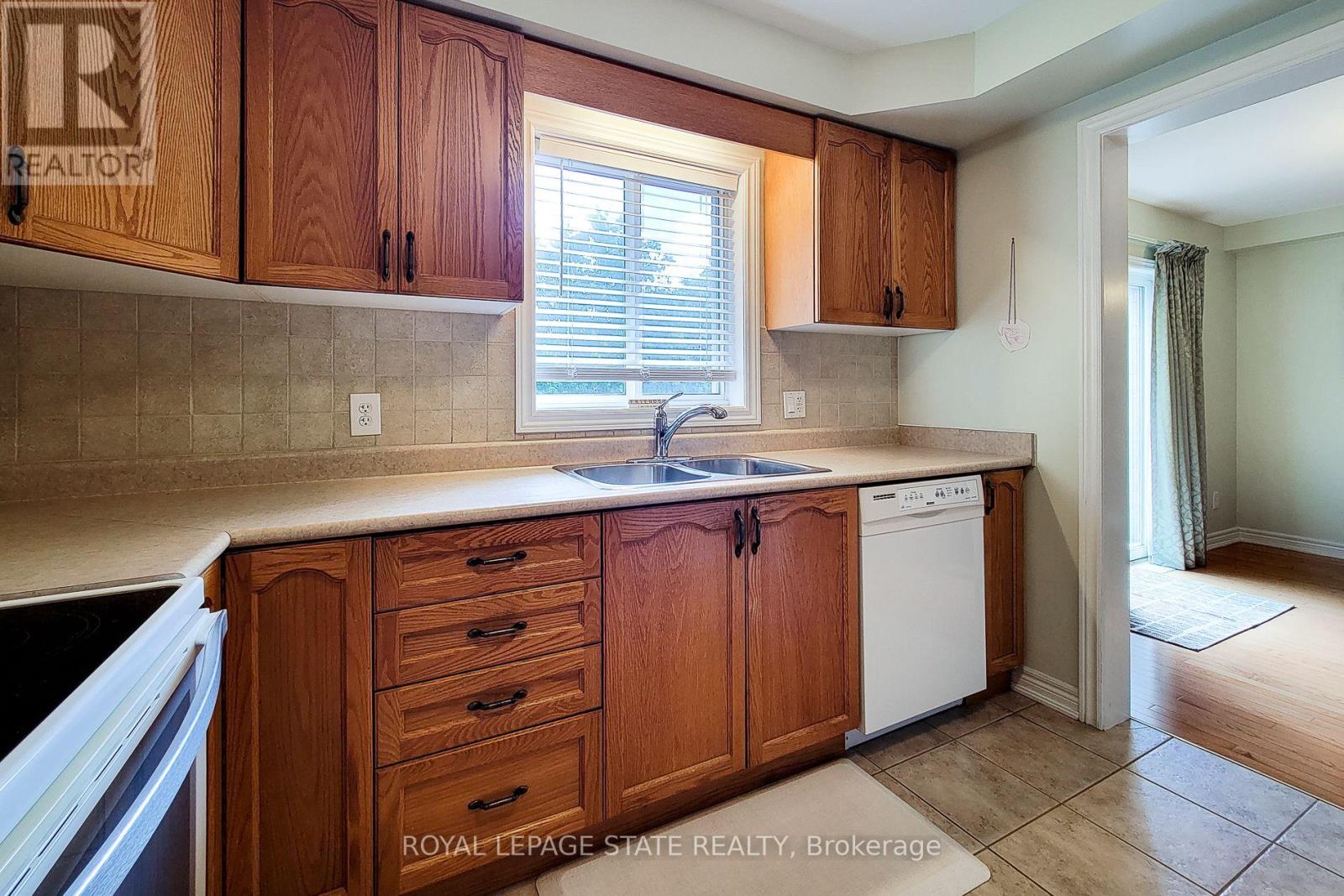 Photo 8 of 9 78 Peachwood Crescent, Hamilton ON