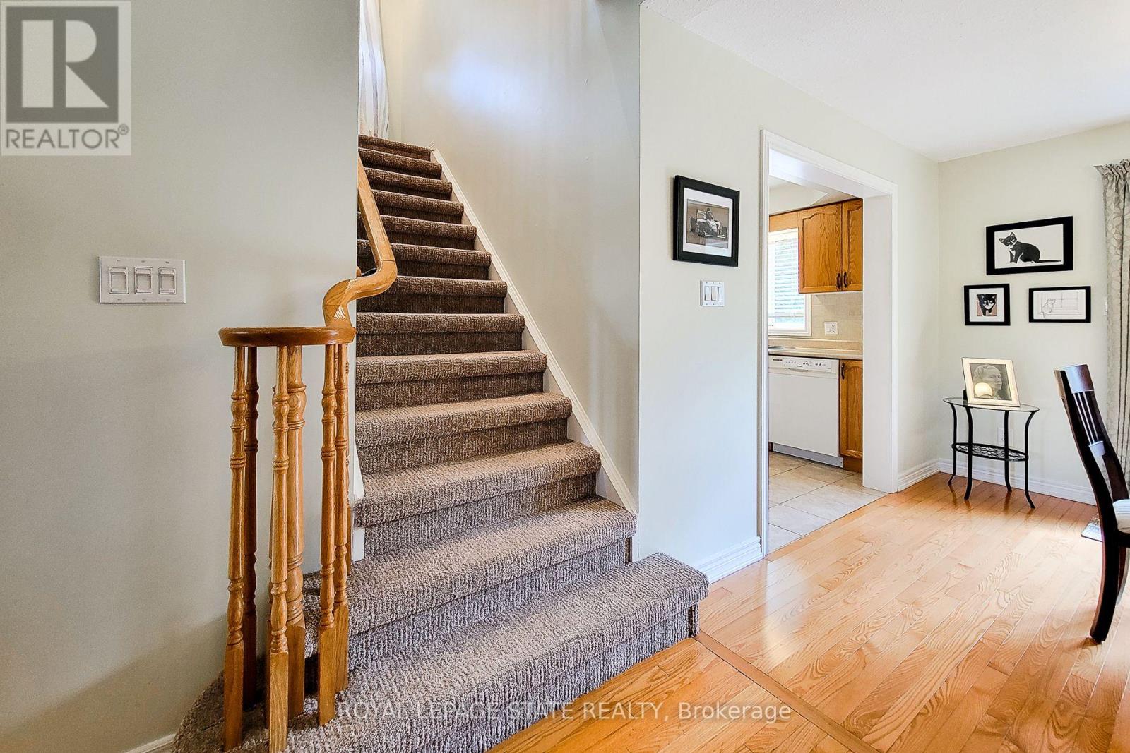 Photo 7 of 9 78 Peachwood Crescent, Hamilton ON
