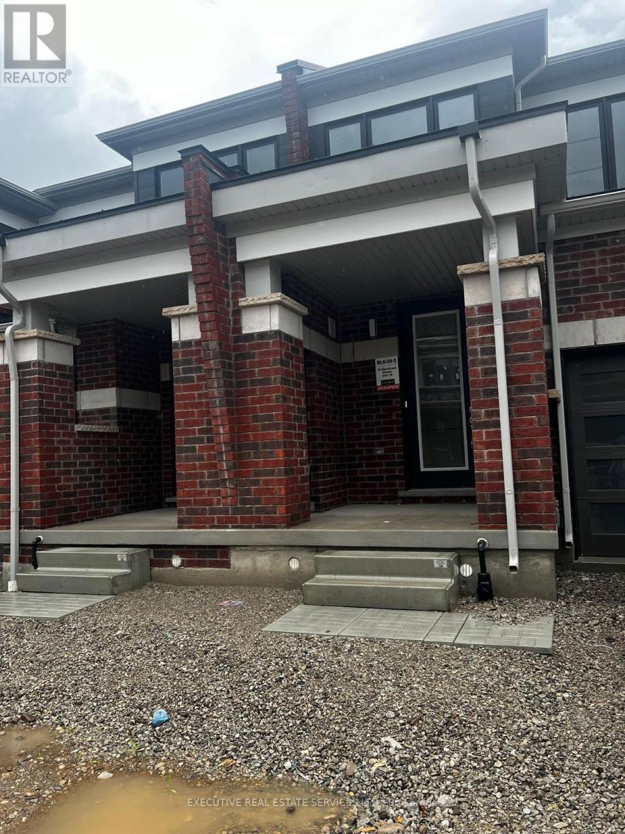 Photo 10 of 16 15 Blacklock Street, Cambridge ON