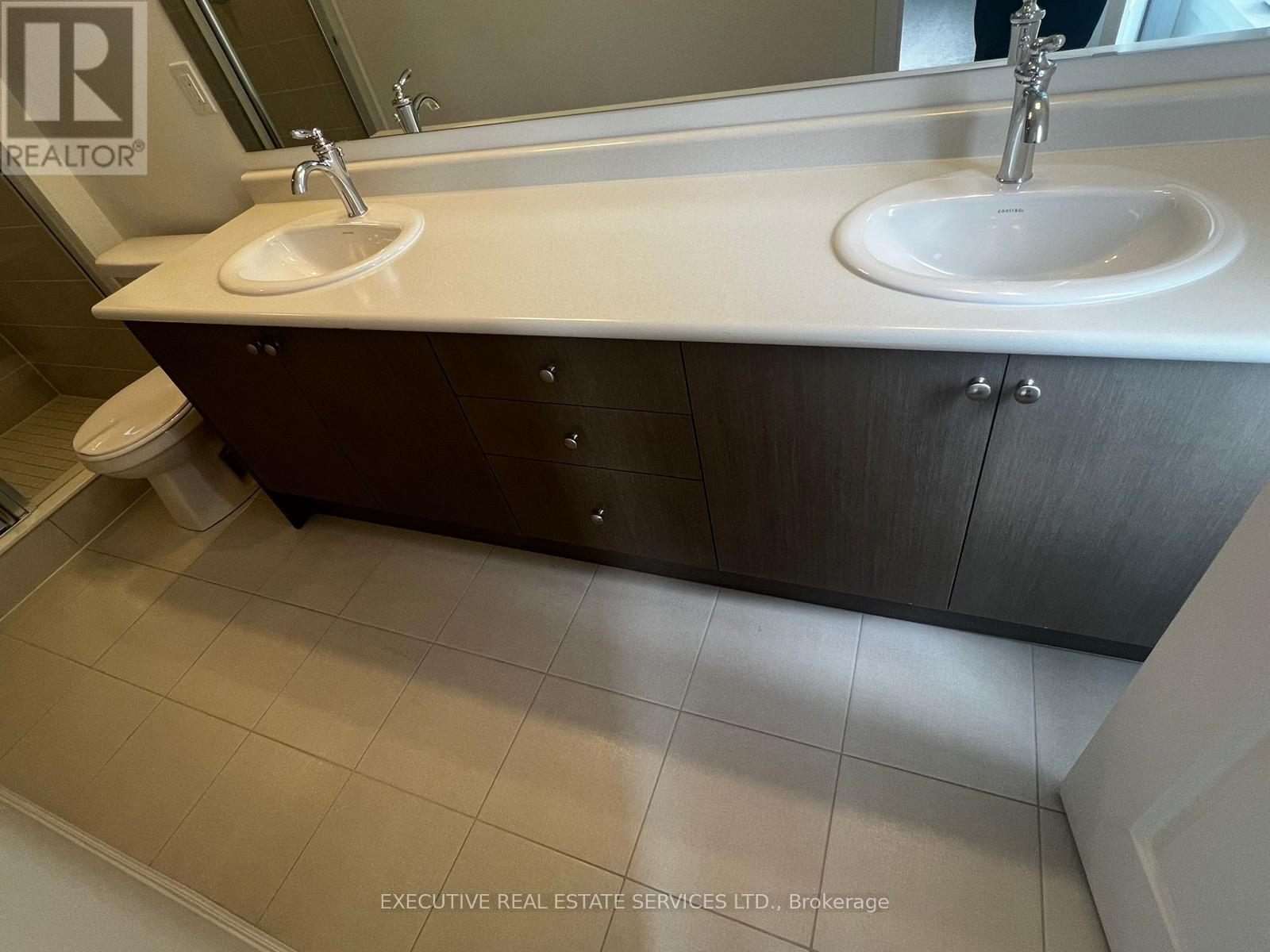 Photo 12 of 16 15 Blacklock Street, Cambridge ON