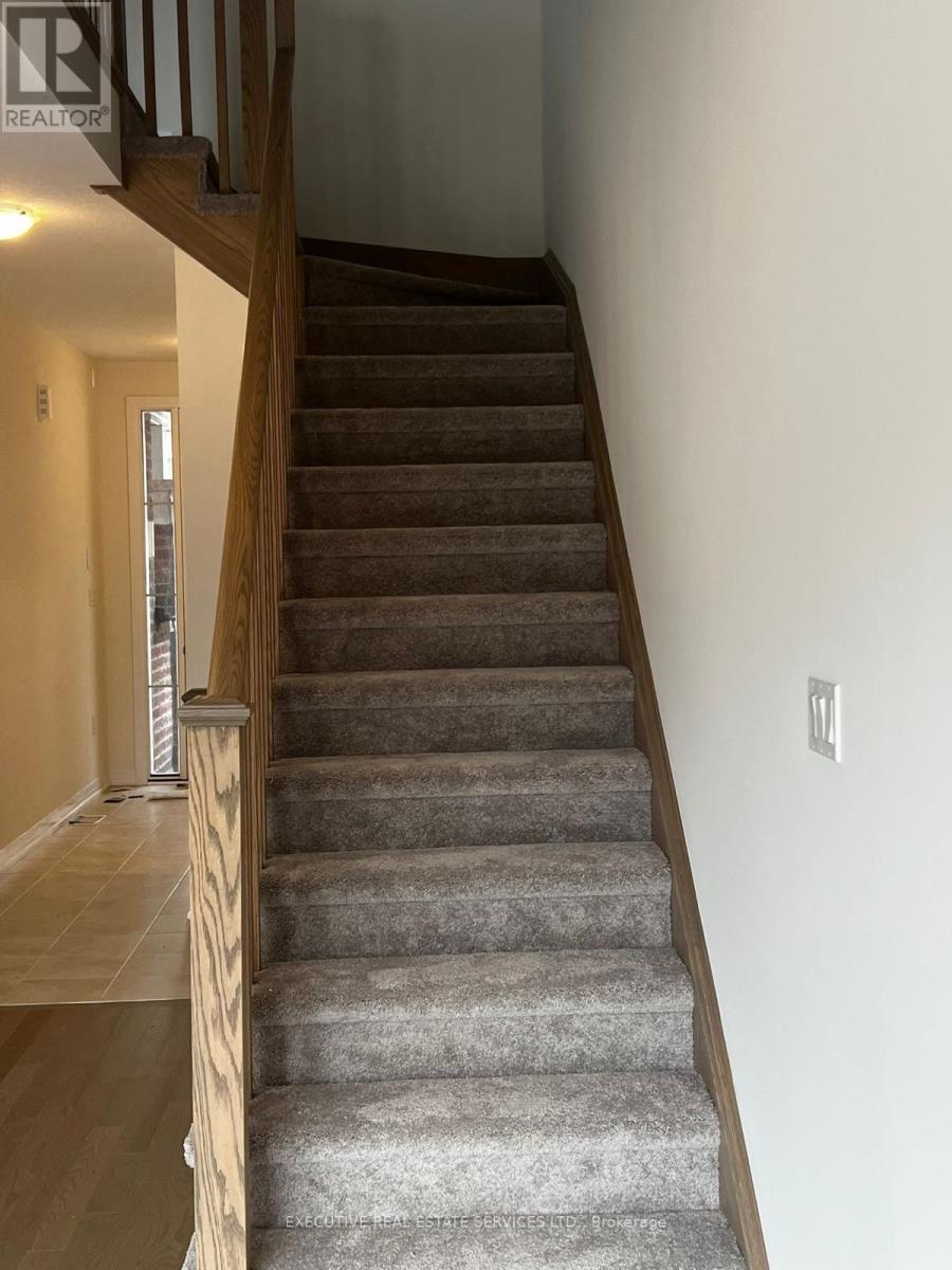 Photo 3 of 16 15 Blacklock Street, Cambridge ON