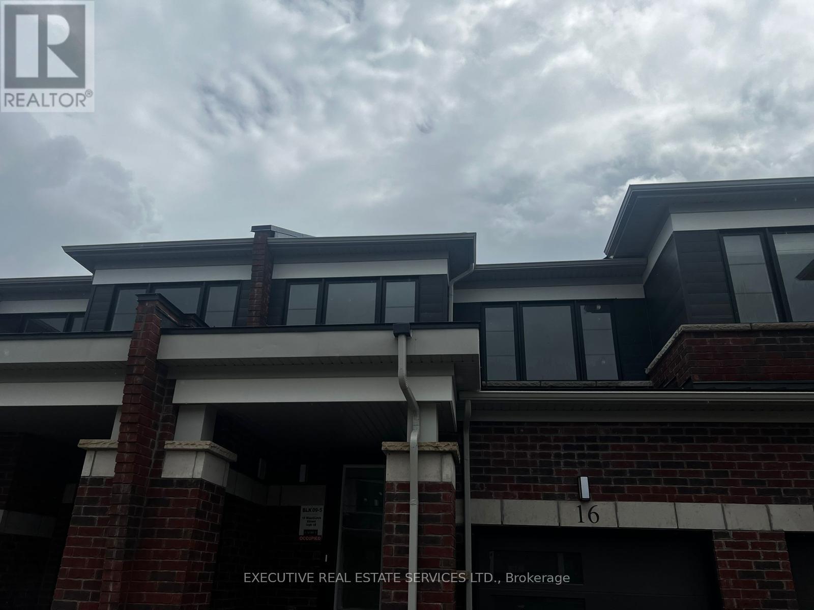 Photo 2 of 16 15 Blacklock Street, Cambridge ON