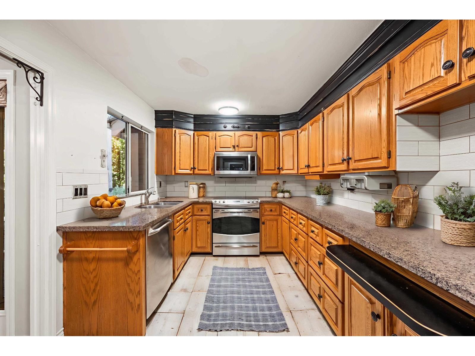Photo 10 of 23 4847 219 Street, Langley BC