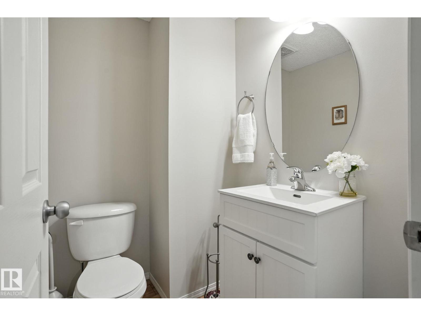 Photo 2 of 717 82 St Sw, Edmonton AB