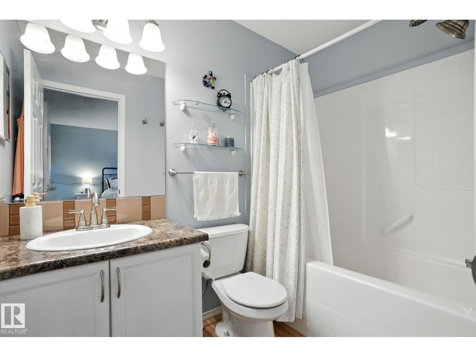 Photo 3 of 717 82 St Sw, Edmonton AB