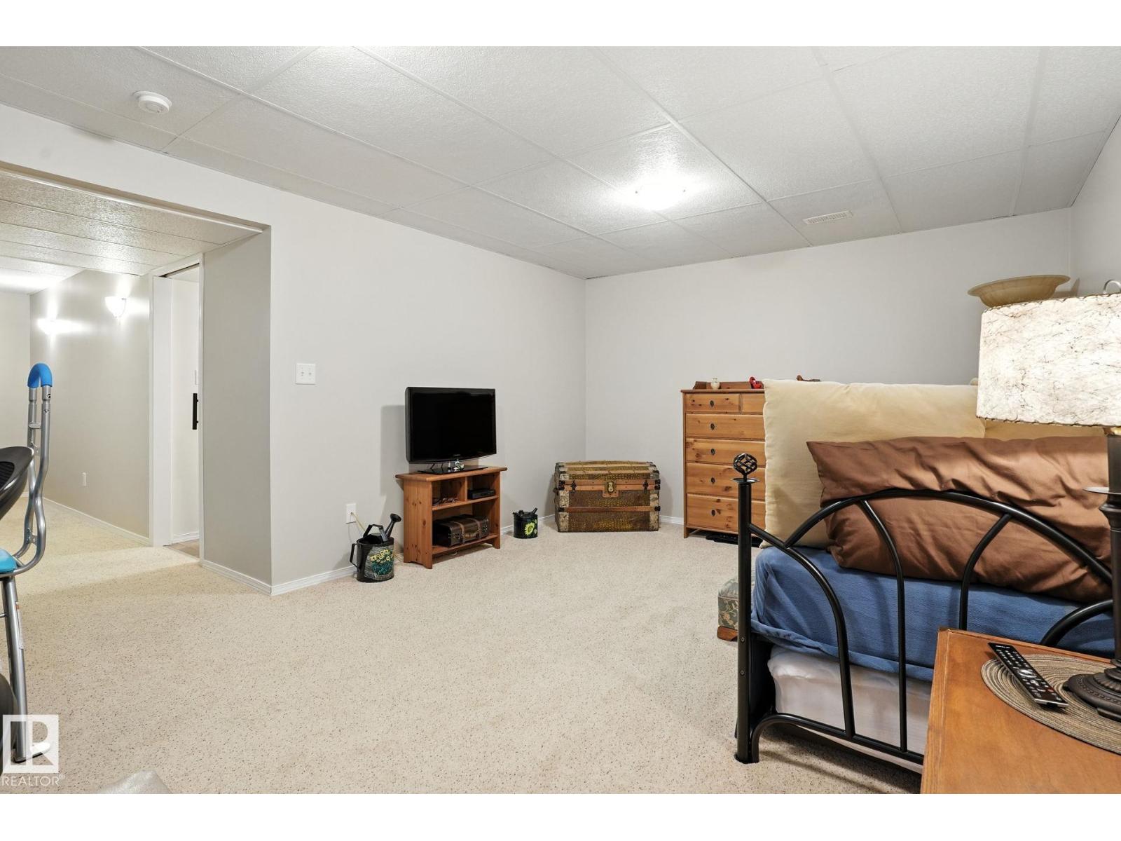 Photo 8 of 717 82 St Sw, Edmonton AB