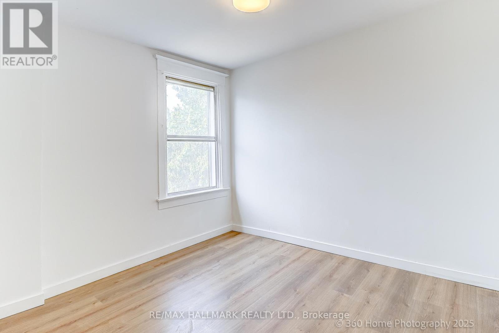 Photo 21 of 18 Conway Avenue, Toronto ON