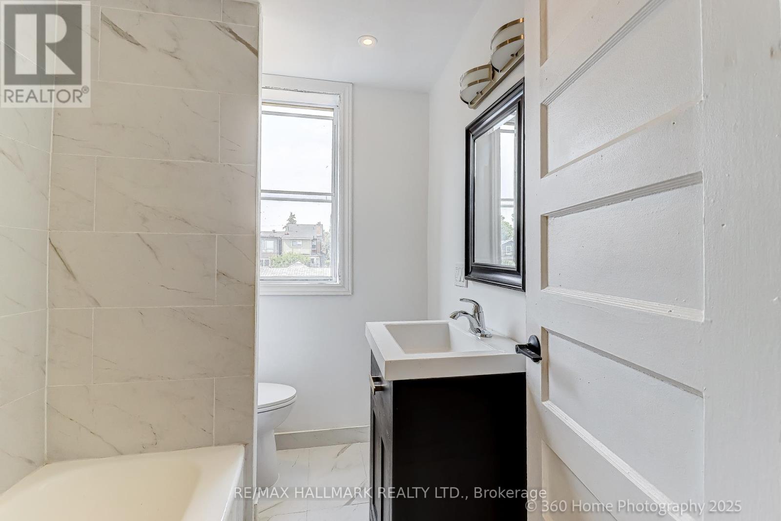 Photo 22 of 18 Conway Avenue, Toronto ON